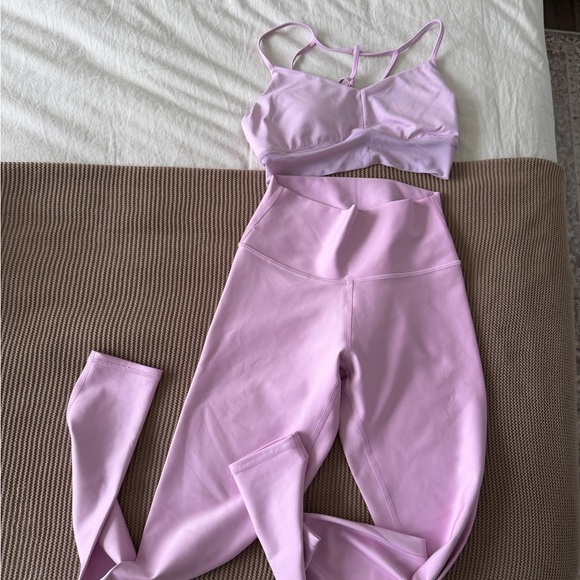 ALO Yoga Light Pink Set - Picture 5 of 5